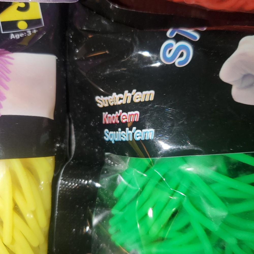 4 Colorful Stretch Rings - Picture 2 of 2
